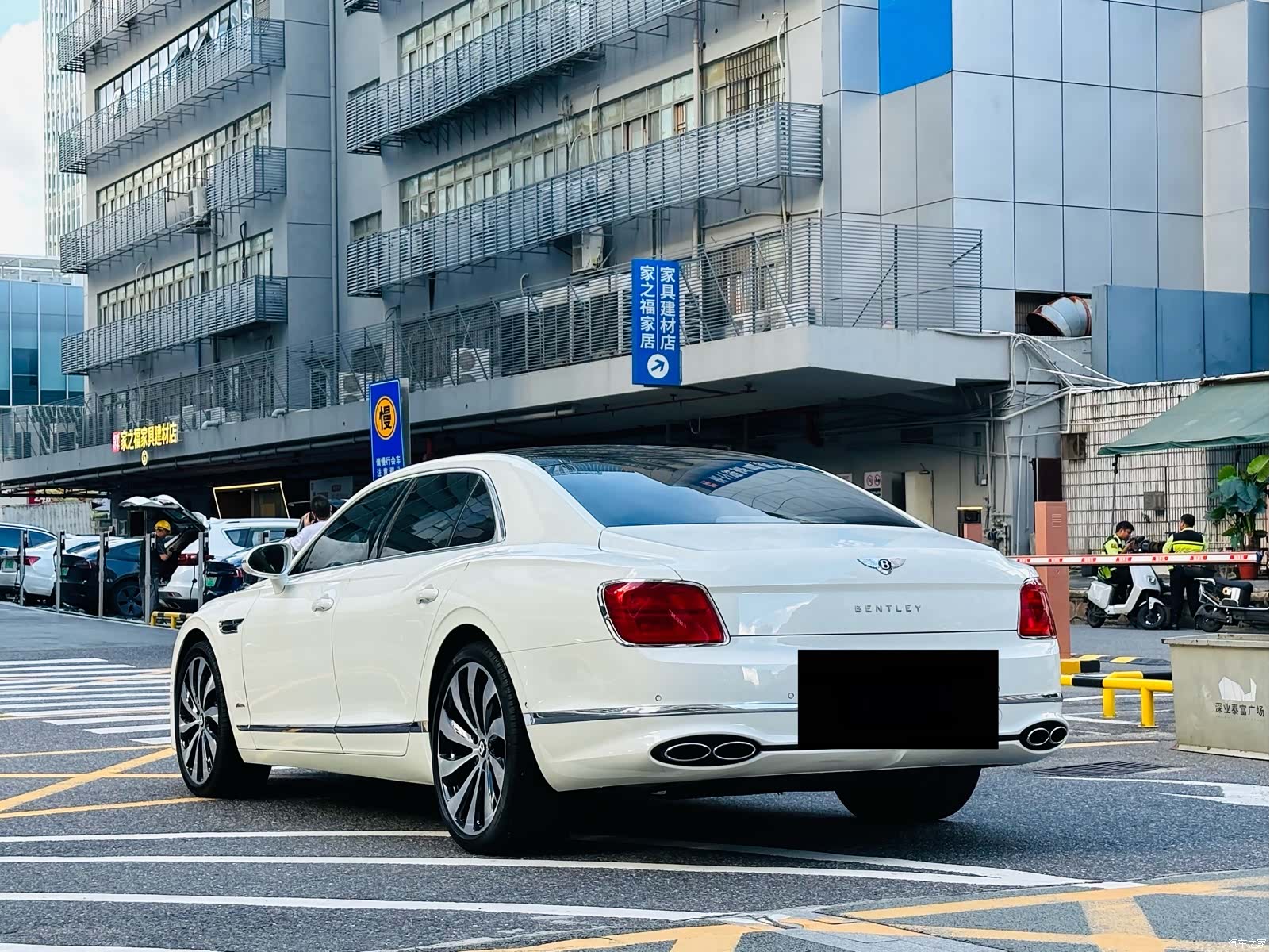 Bentley Flying Spur, 2023 все фото