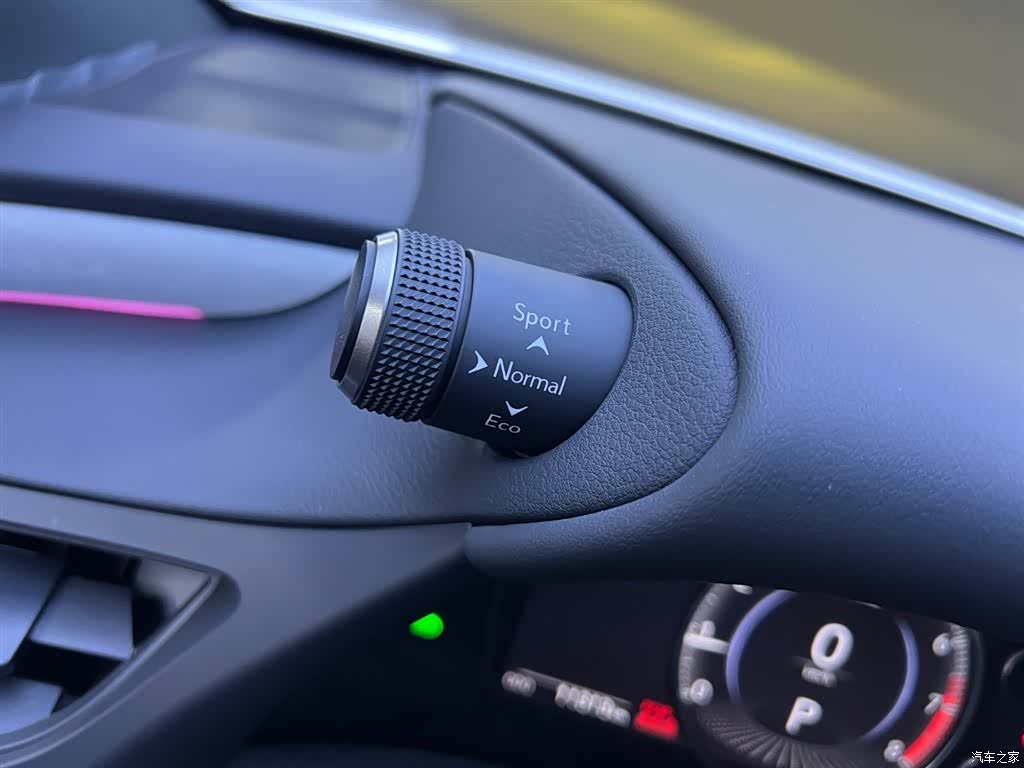 Lexus ES, 2026 21