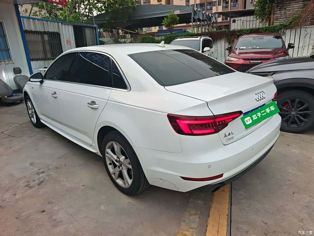 Audi A4L, 2019 все фото