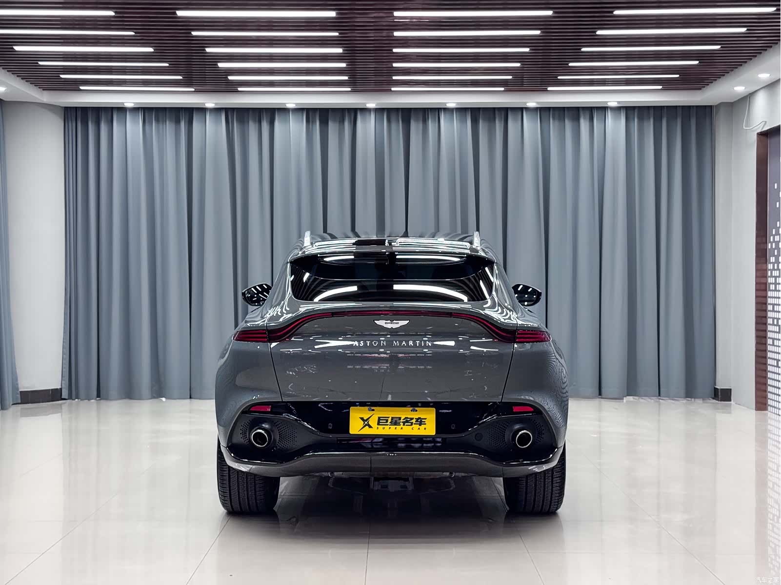 Aston Martin DBX, 2024 8