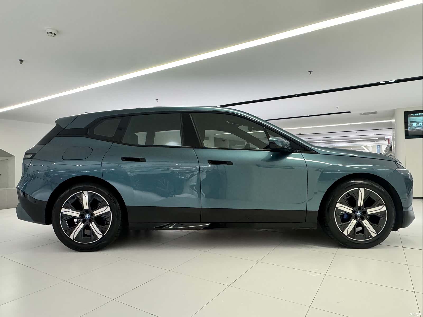BMW iX, 2025 4