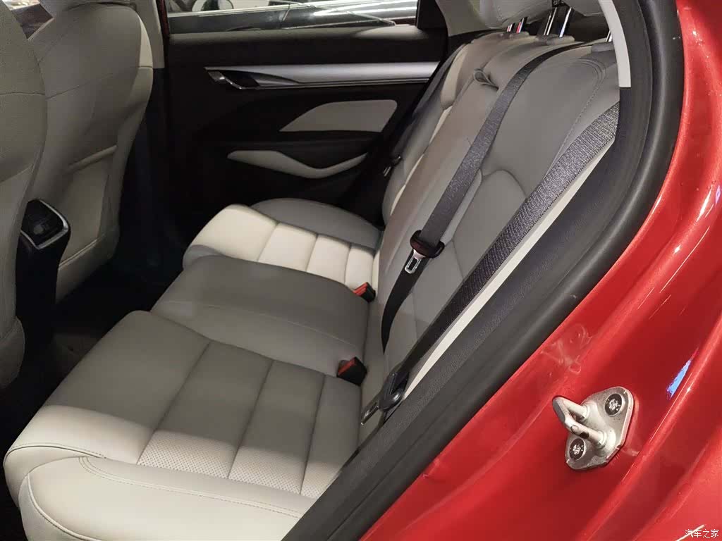 Geely Binray, 2019 17
