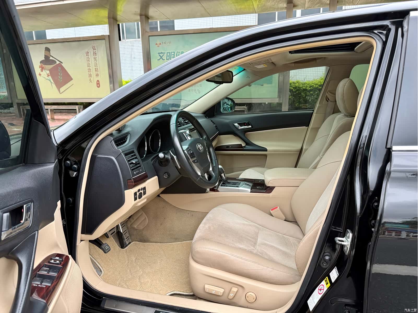 Toyota 2.5V, 2012 6