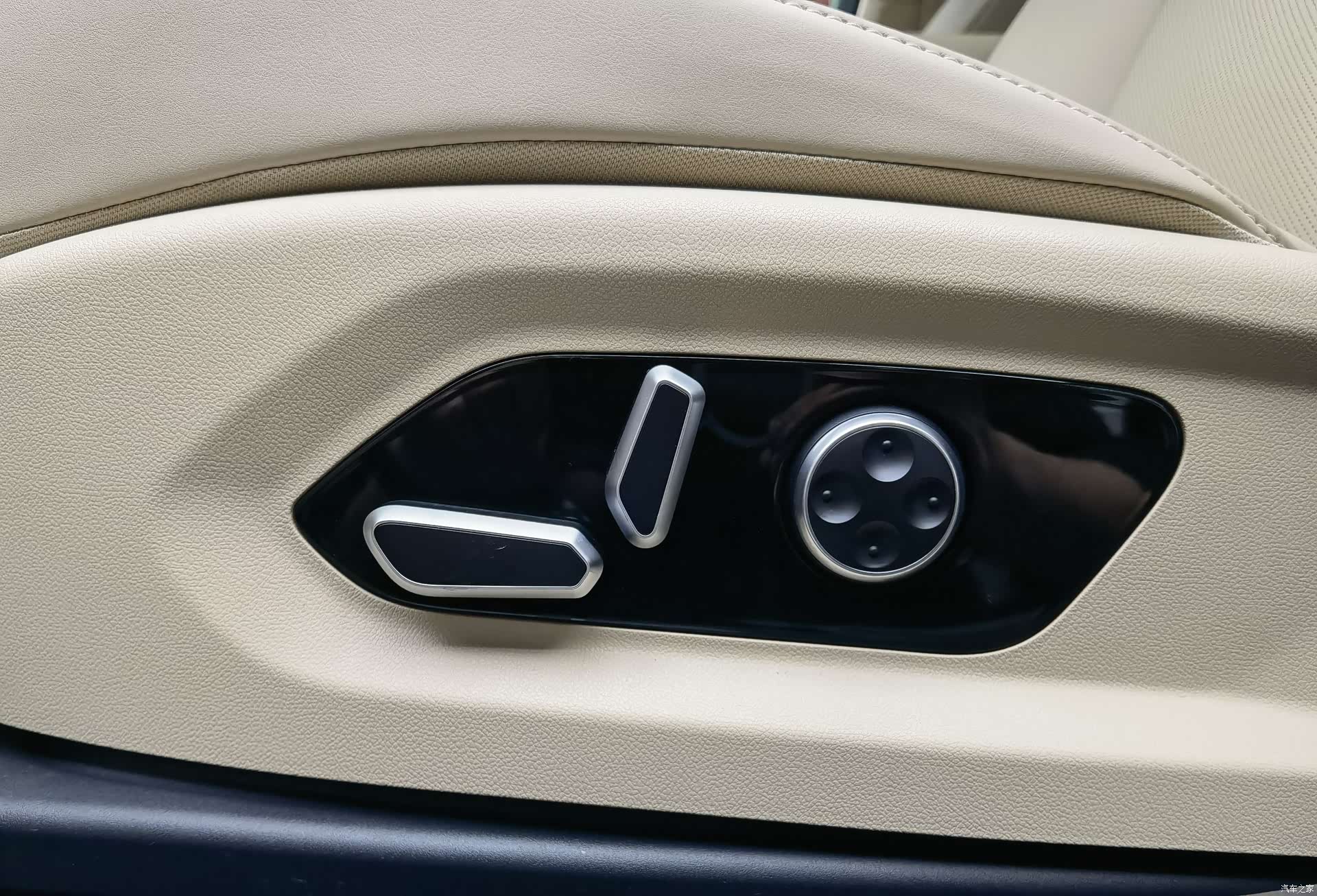AITO M5, 2025 16