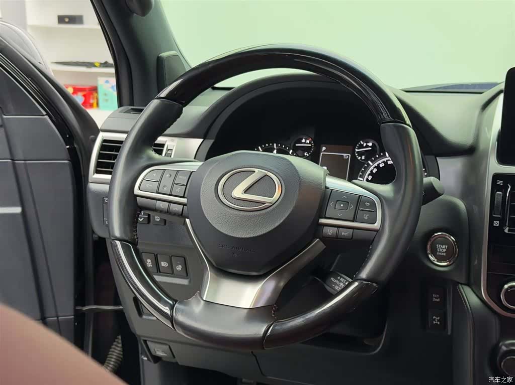Lexus GX, 2025 12
