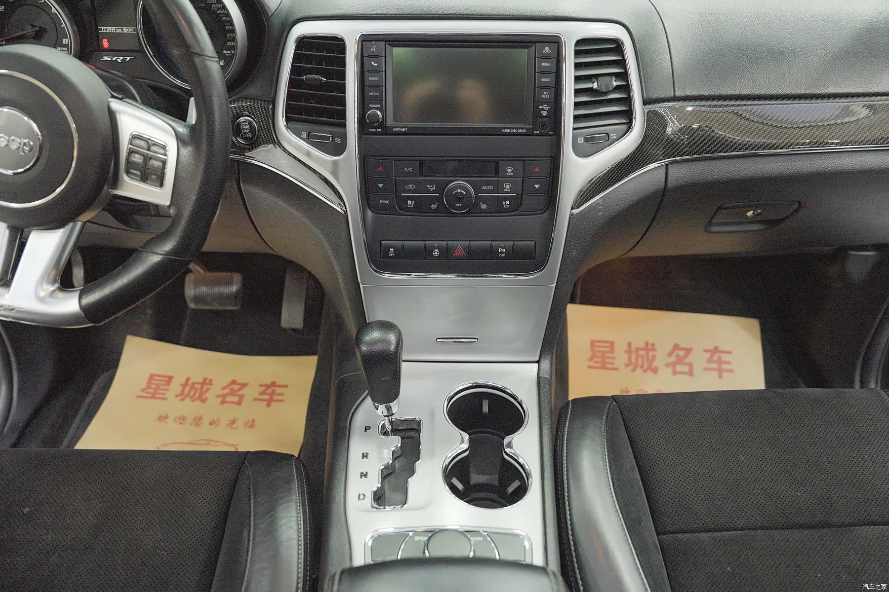 SRT Grand Cherokee, 2012 12