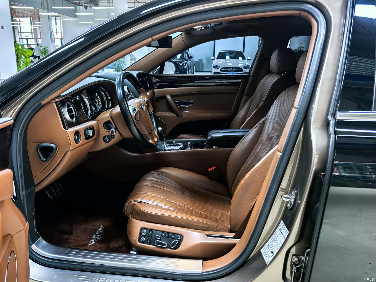 Bentley Flying Spur, 2014 9