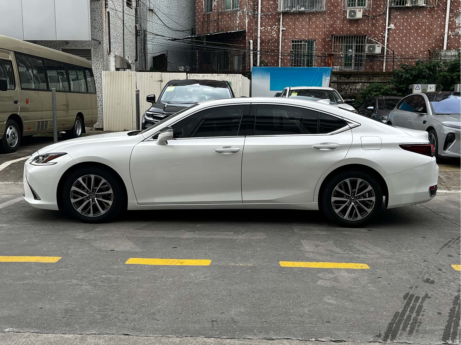 Lexus ES, 2023 11
