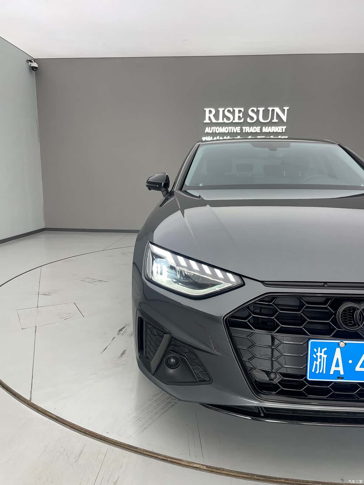 Audi A4L, 2022 все фото