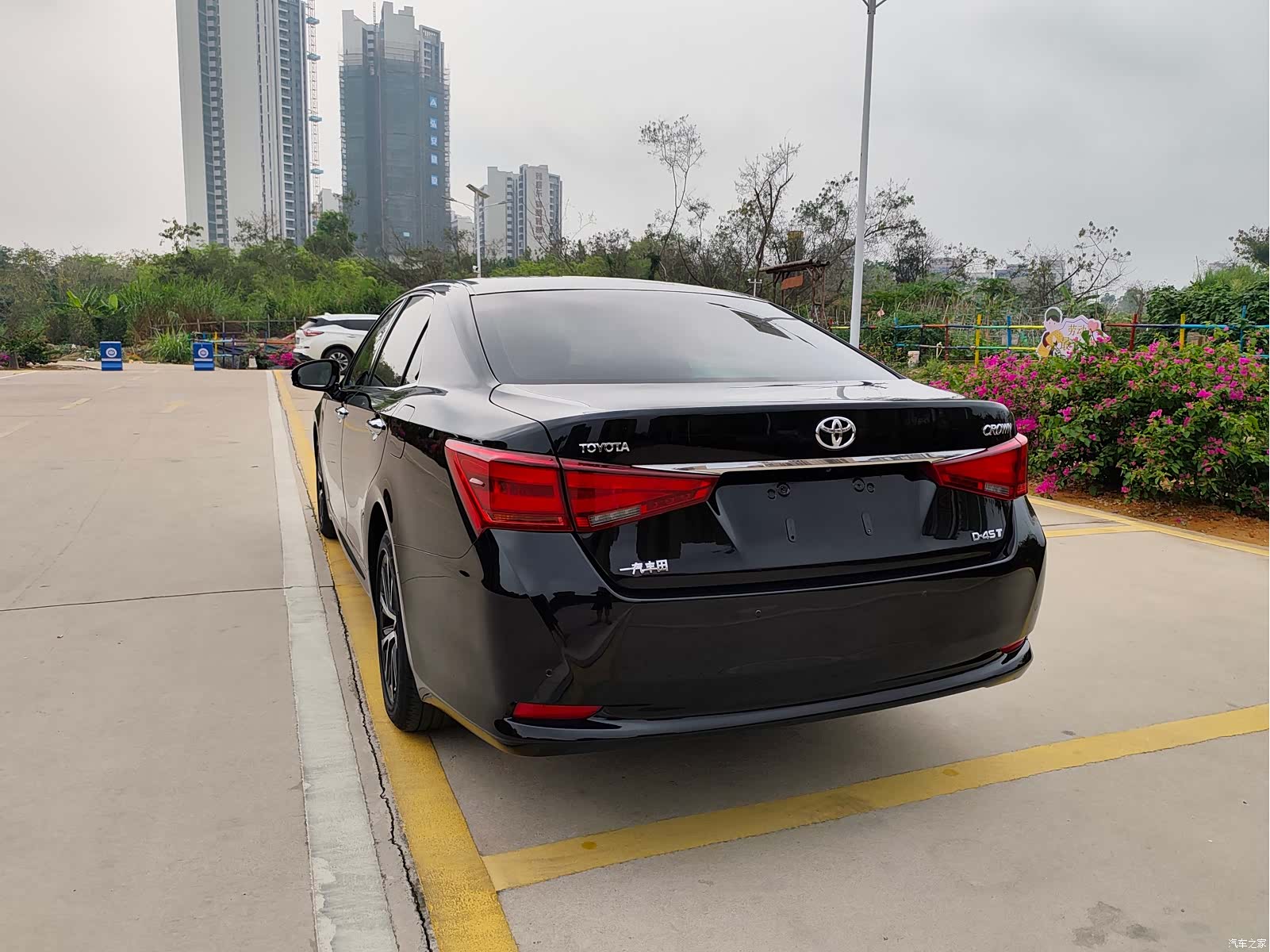 Toyota Crown, 2017 4
