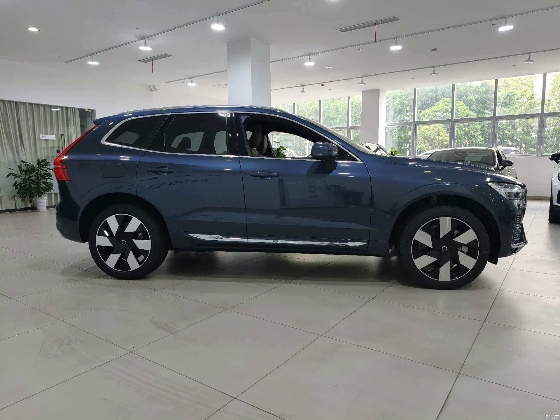 Volvo XC60, 2025 8