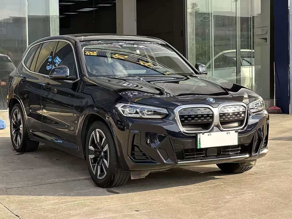 BMW iX3