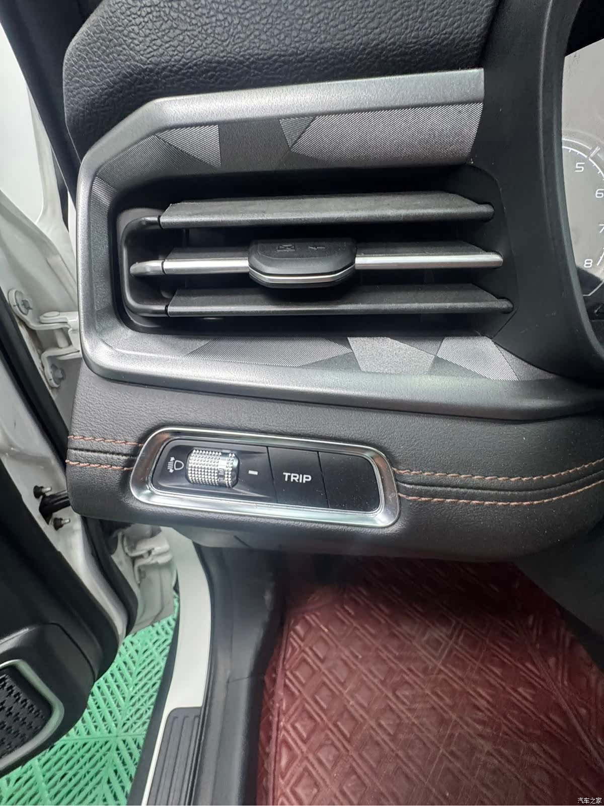 Geely X6, 2022 15