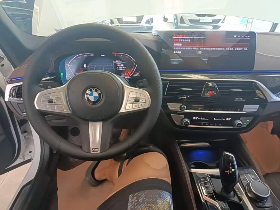 BMW 5 Series 2023, фото 10