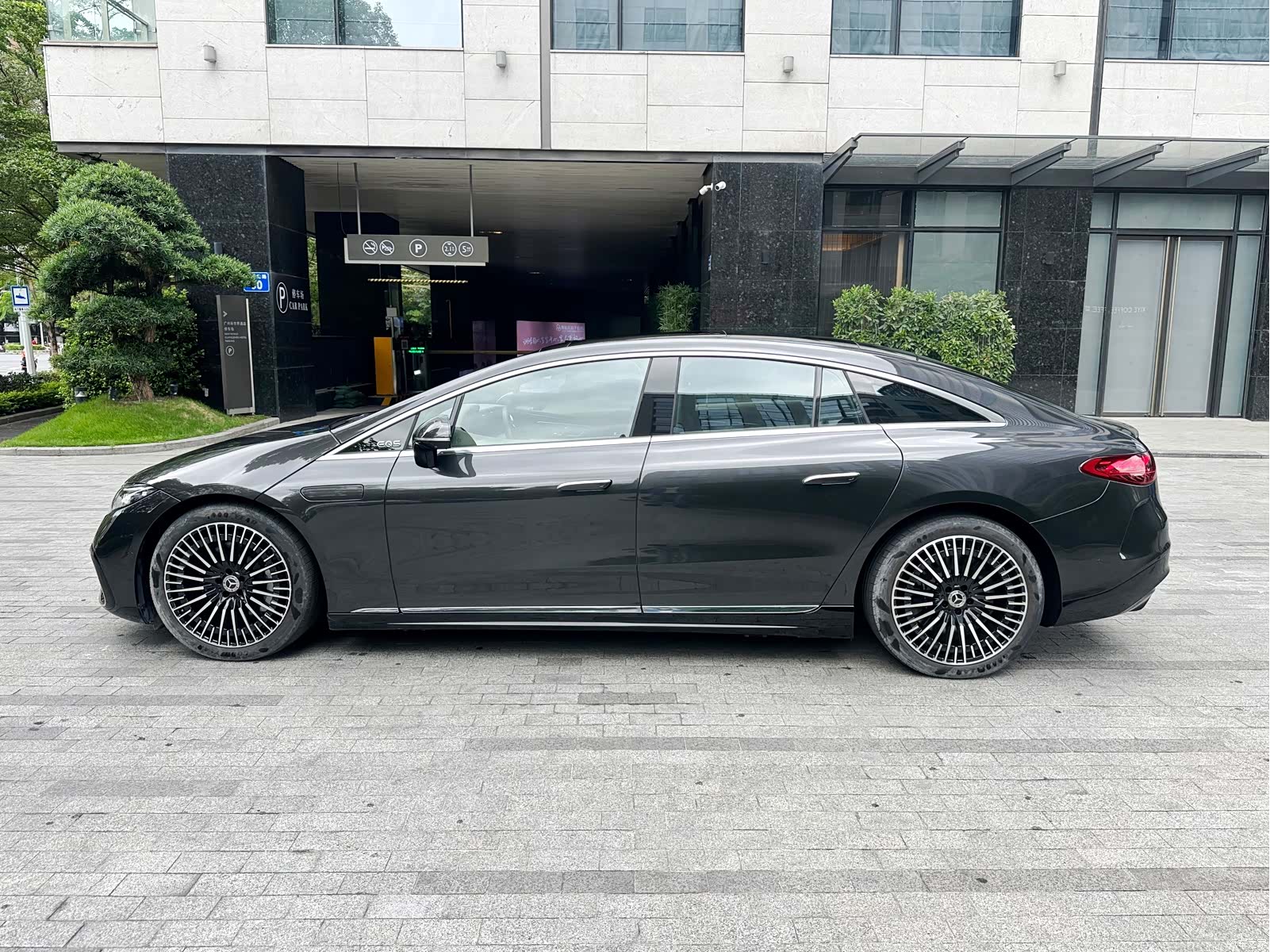 Mercedes-Benz EQS, 2023 7