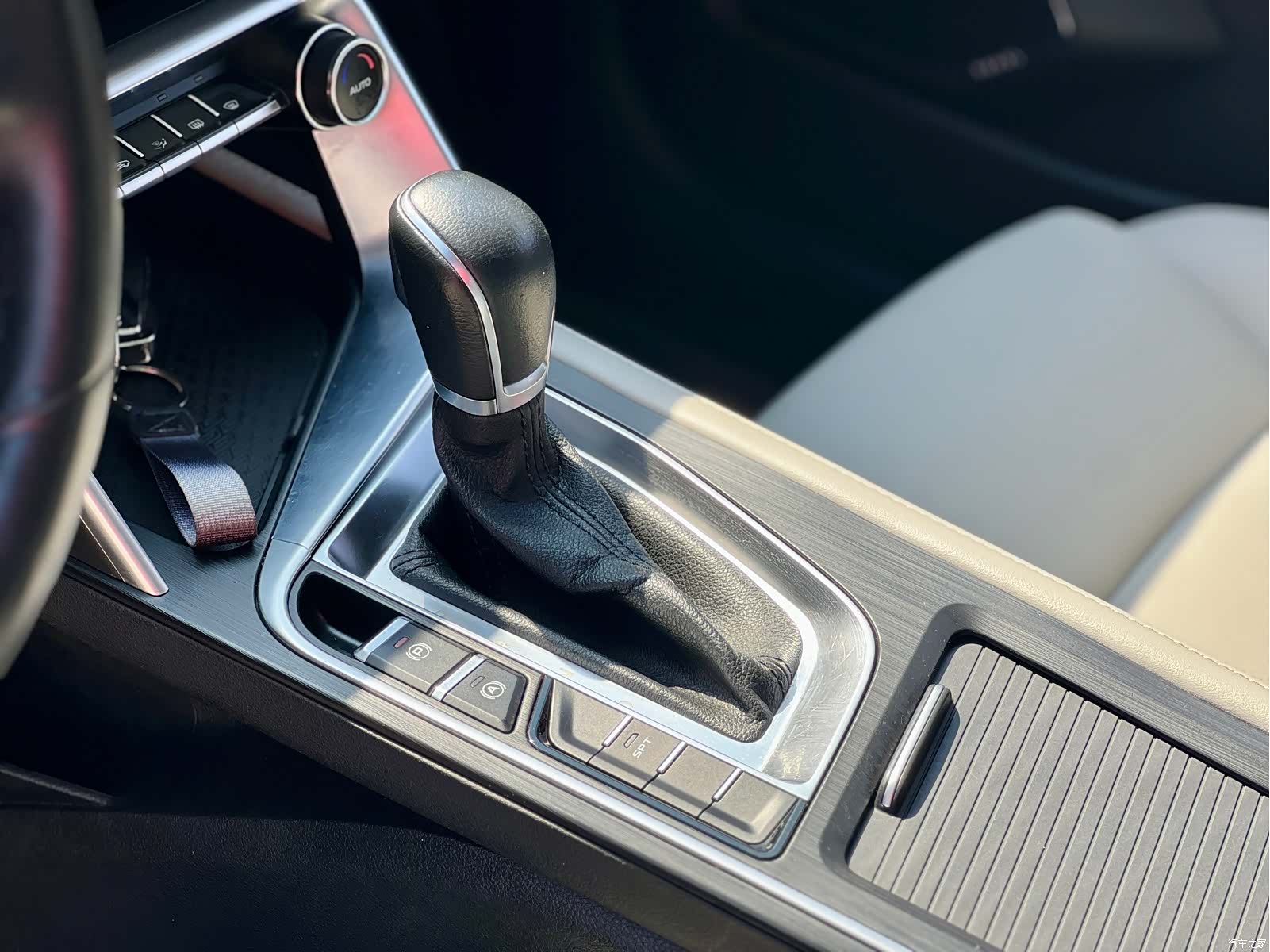 Geely Binray, 2018 10