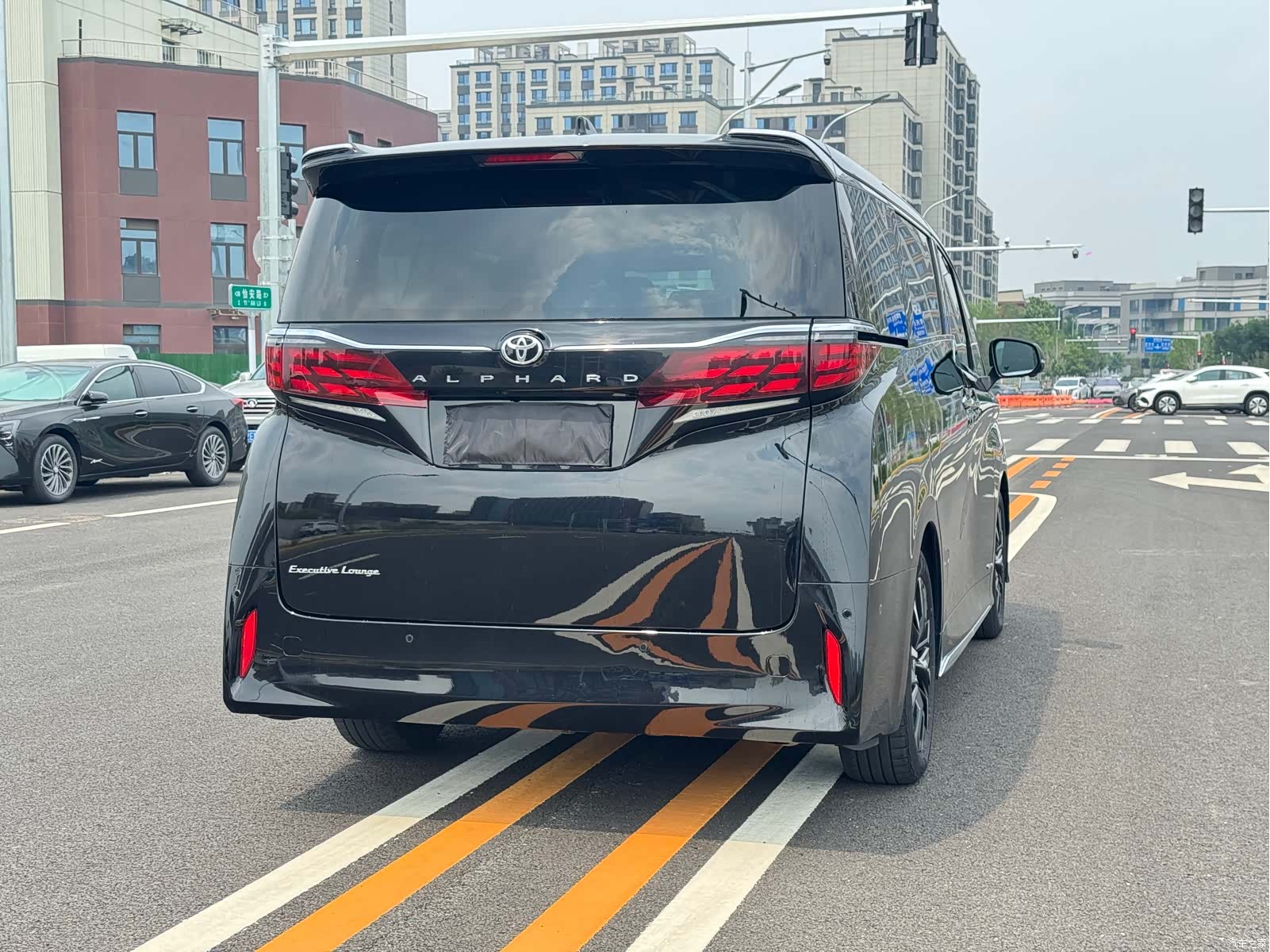 Toyota Alphard, 2024 4