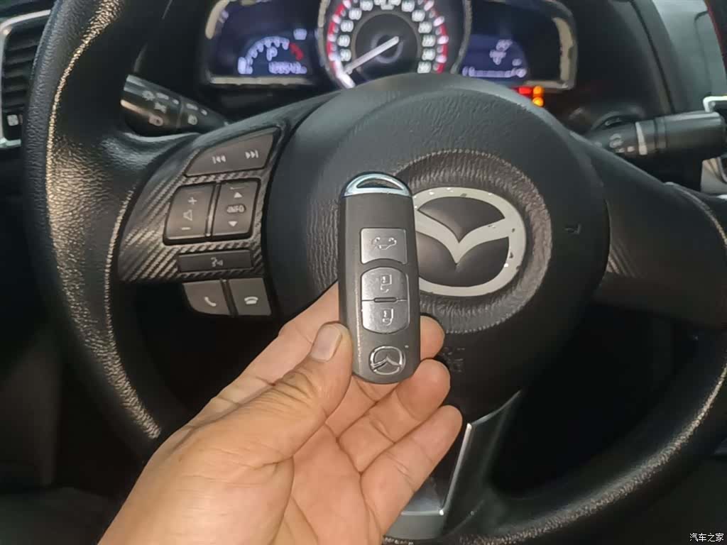 Mazda Mazda3, 2015 9