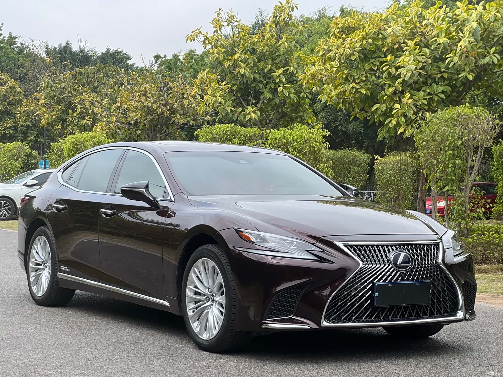 Lexus LS, 2019 3