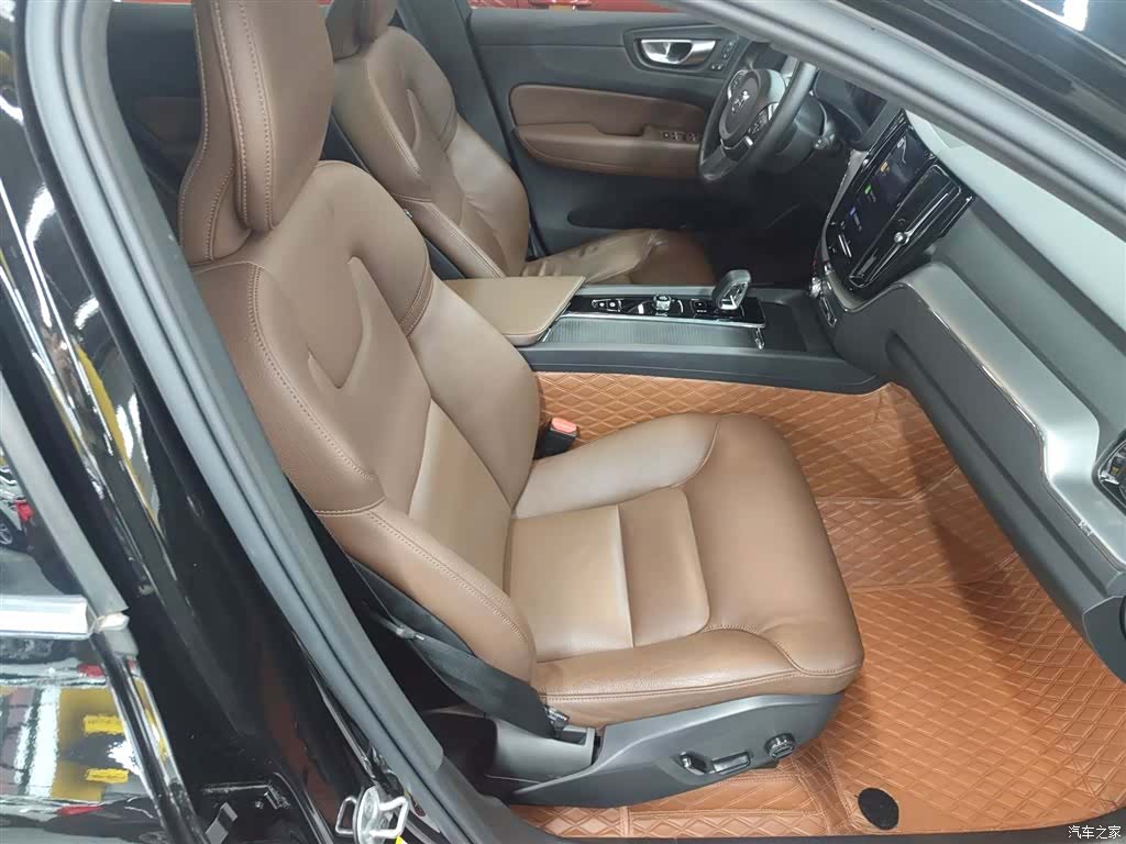 Volvo XC60, 2023 24