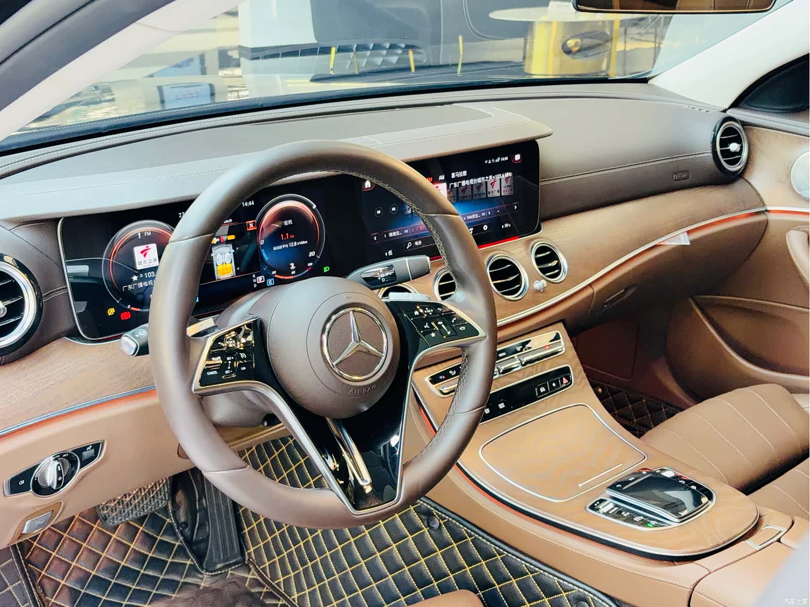 Mercedes-Benz E-Class, 2022 11