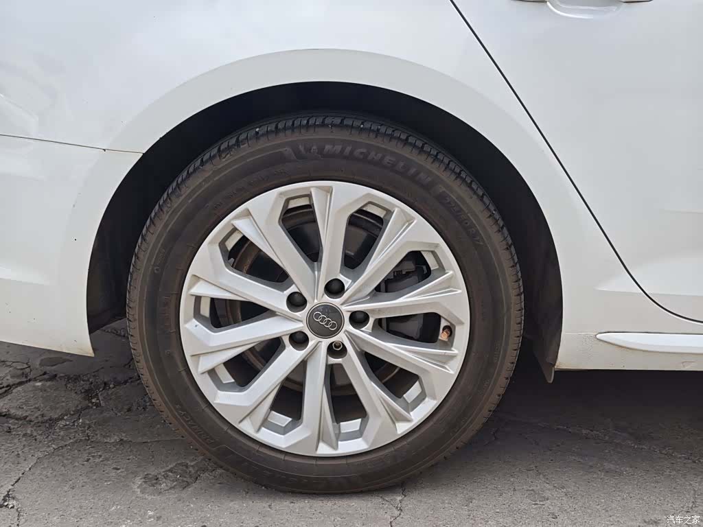 Audi A4L, 2019 22