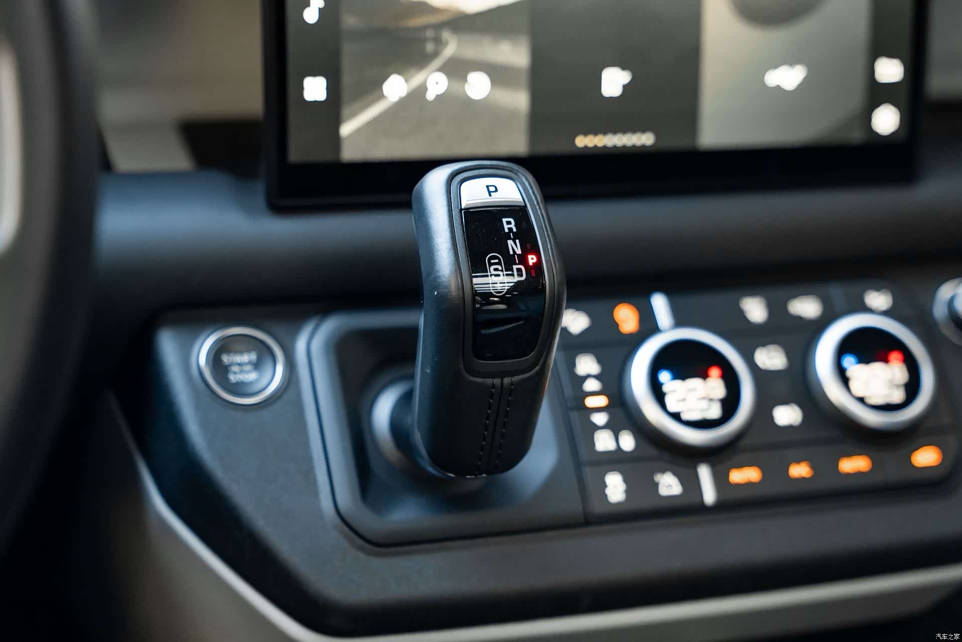 Land Rover Defender, 2022 11