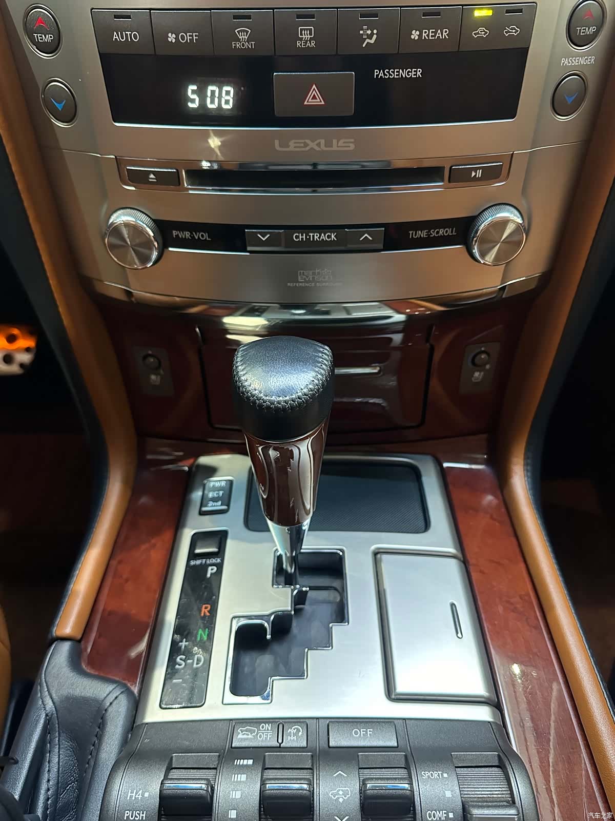 Lexus LX, 2015 16