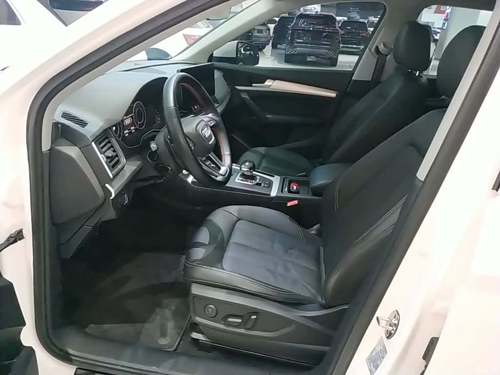 Audi Q5L, 2020 10