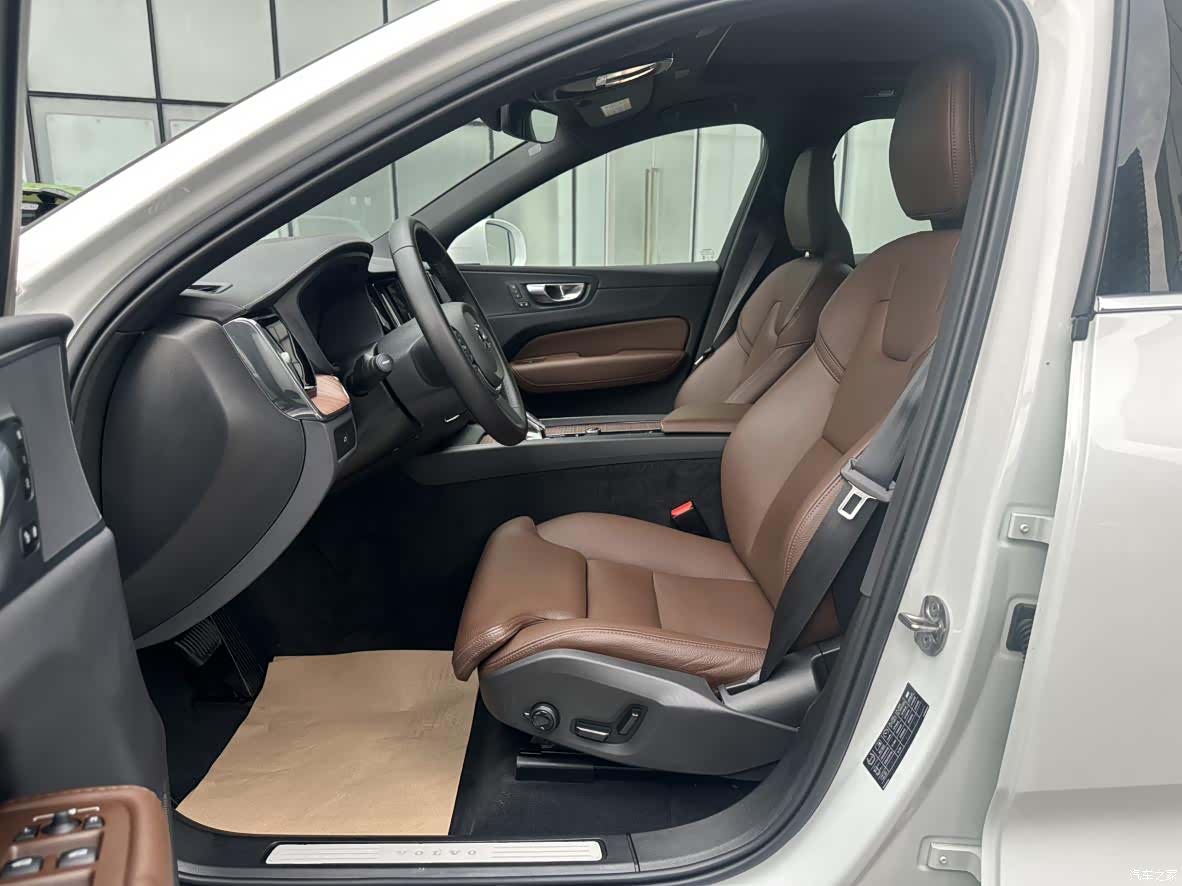 Volvo XC60, 2024 8
