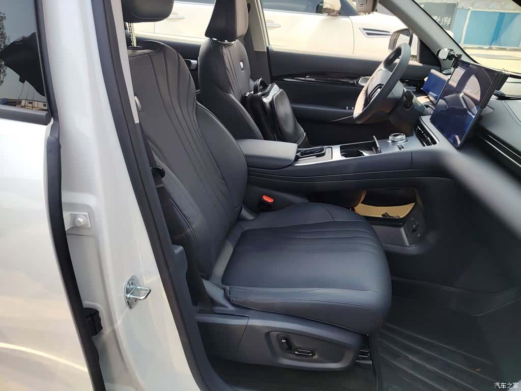 Geely Galaxy E5, 2025 25