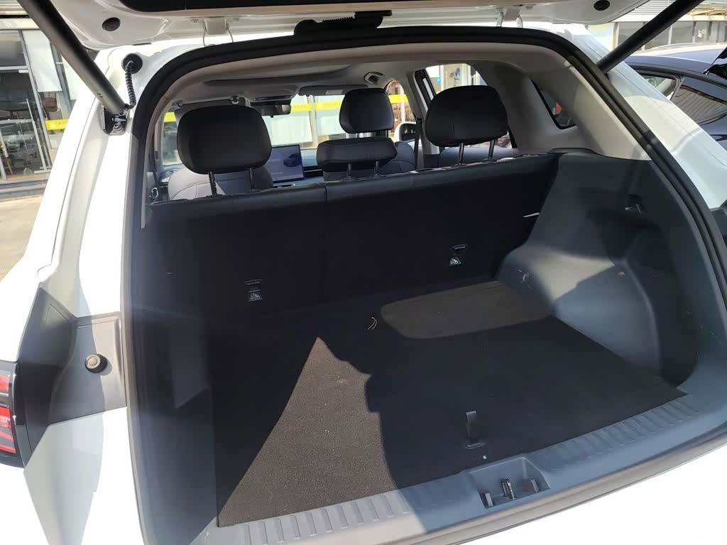 Geely Galaxy E5, 2025 19