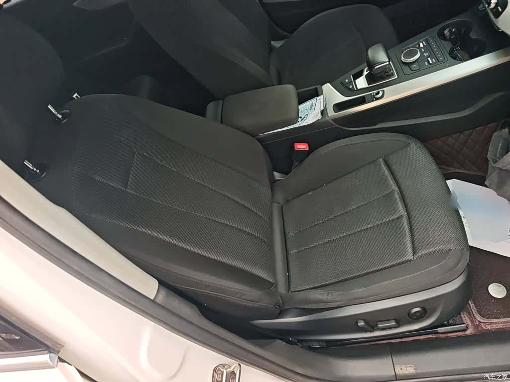Audi A4L, 2019 25