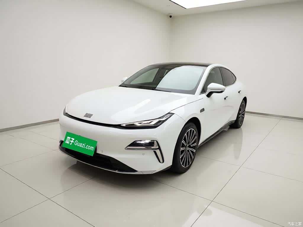 Geely 8, 2025 1