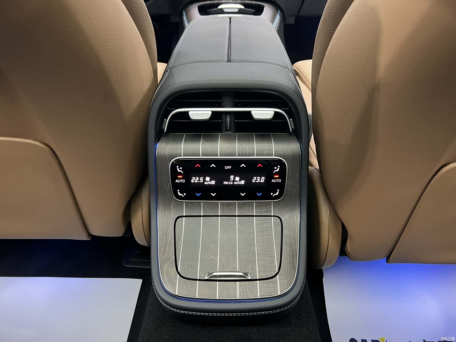 Mercedes-Benz E-Class, 2024 11