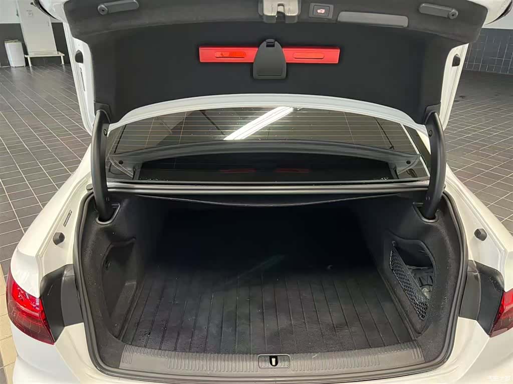 Audi A4L, 2023 2