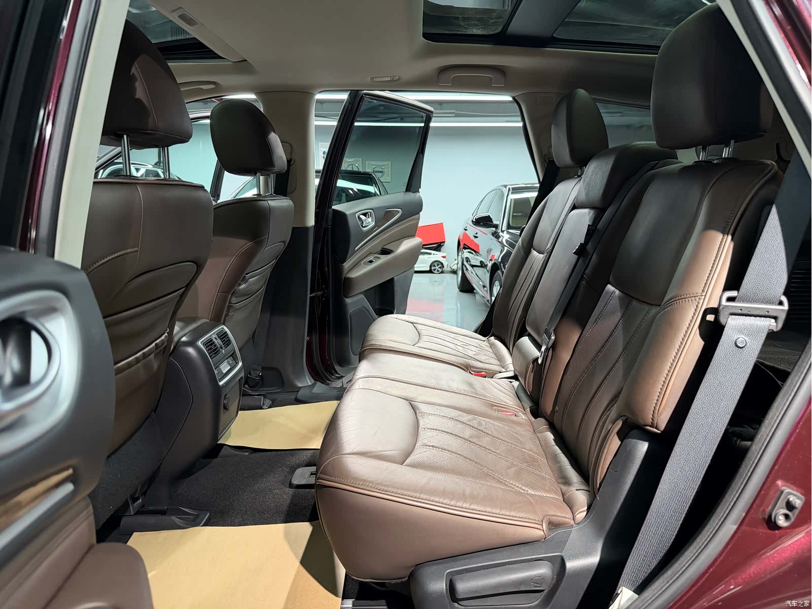 Infiniti JX35, 2014 10