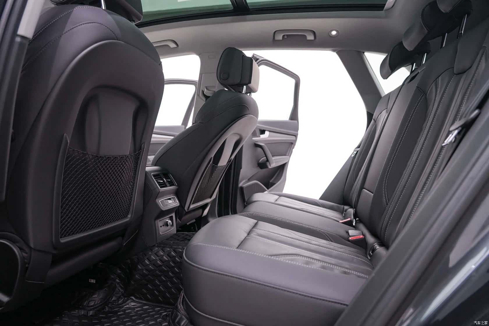 Audi Q5L, 2023 24