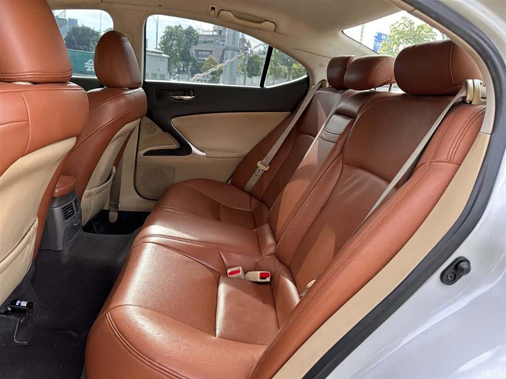 Lexus IS, 2009 9