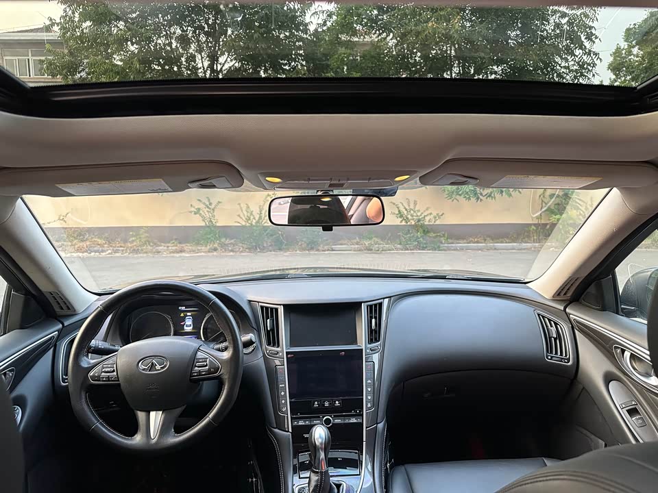 Infiniti Q50L