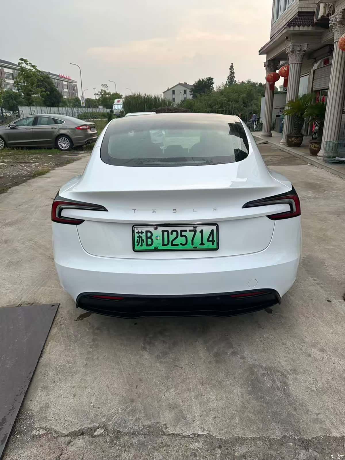 Tesla Model 3, 2025 все фото