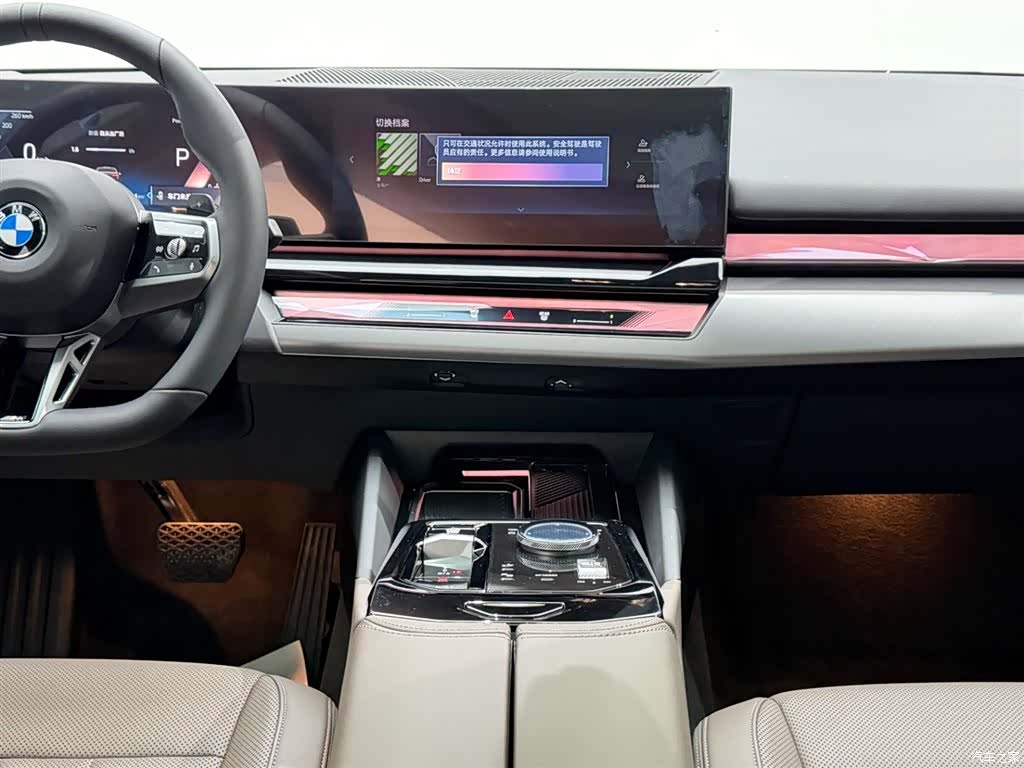BMW 5 Series, 2025 24