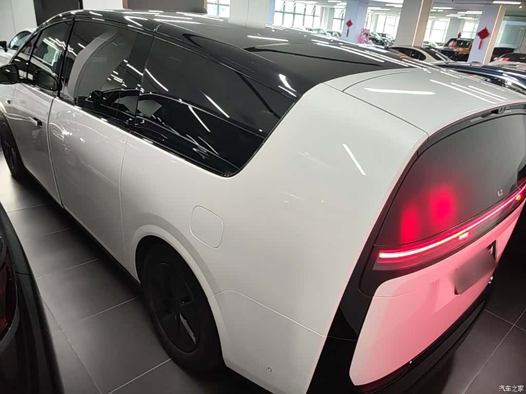 Li Auto MEGA, 2024 23