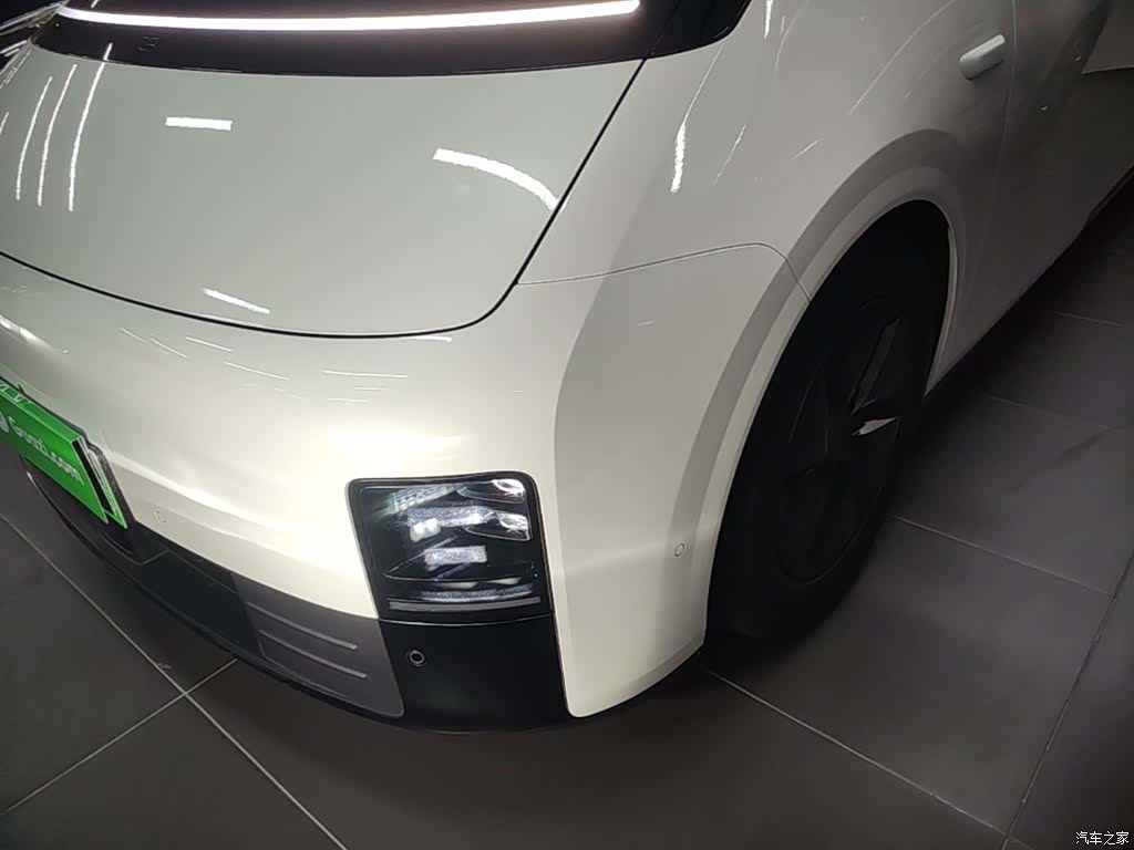 Li Auto MEGA, 2024 18