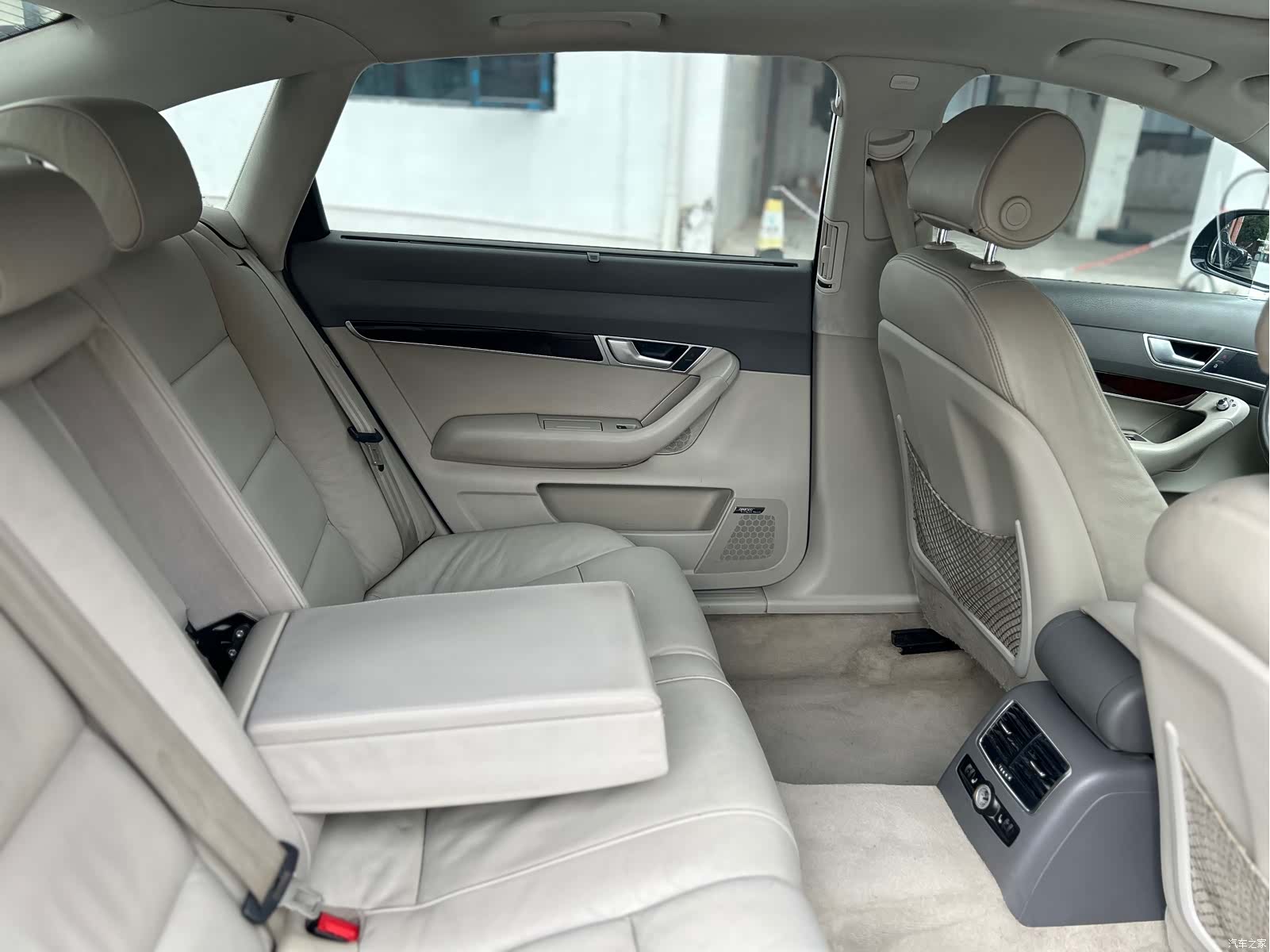 Audi A6L, 2010 31