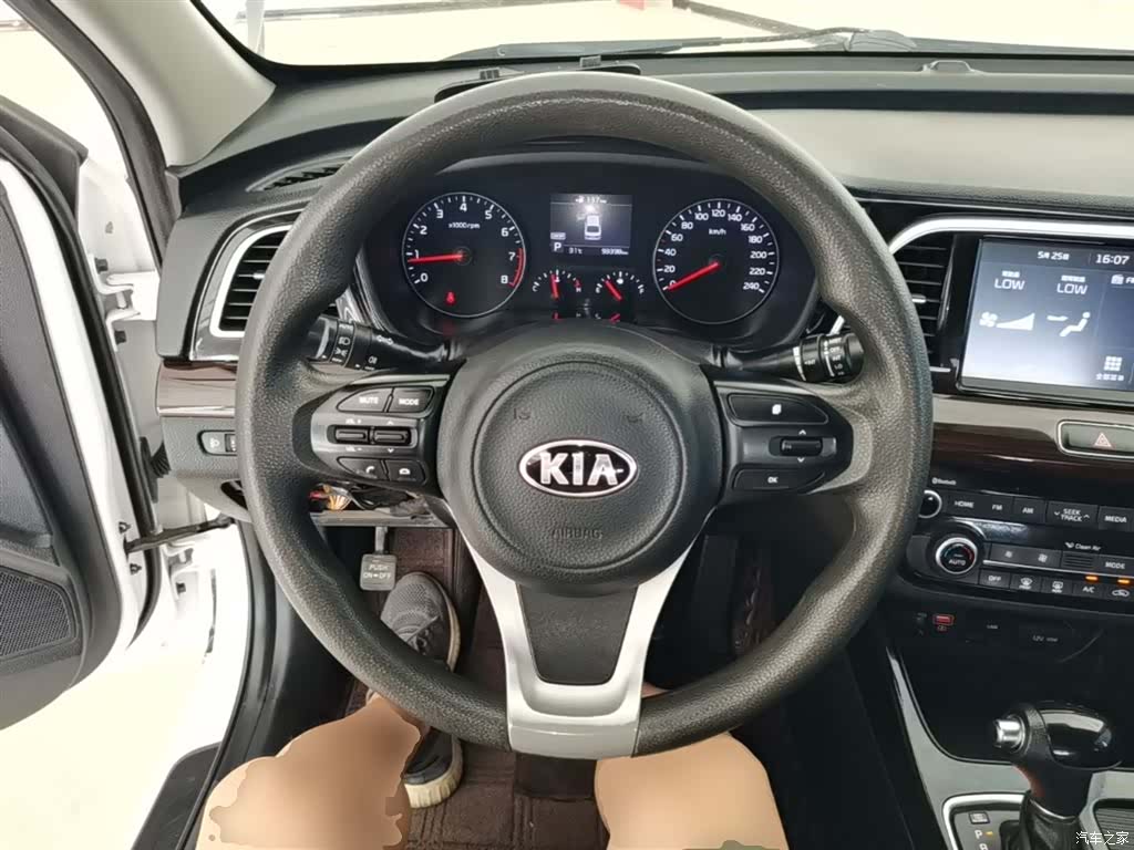 Kia GLS, 2019 11