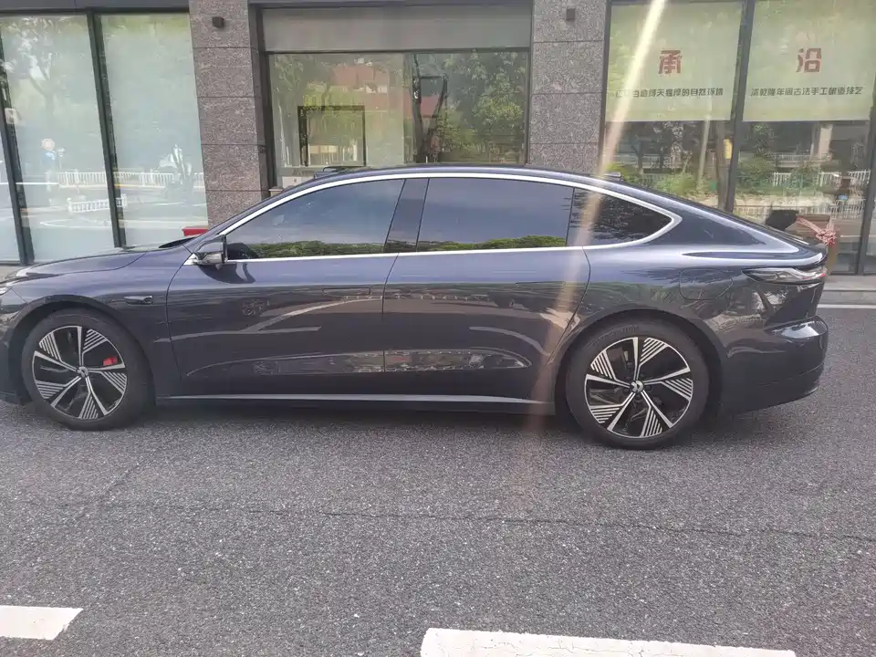 NIO ET7