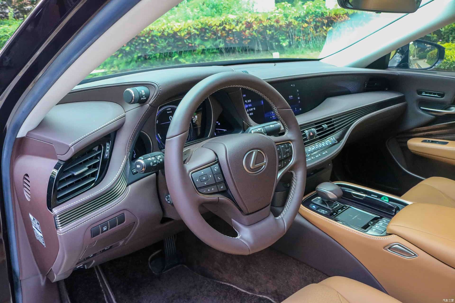 Lexus LS, 2020 4