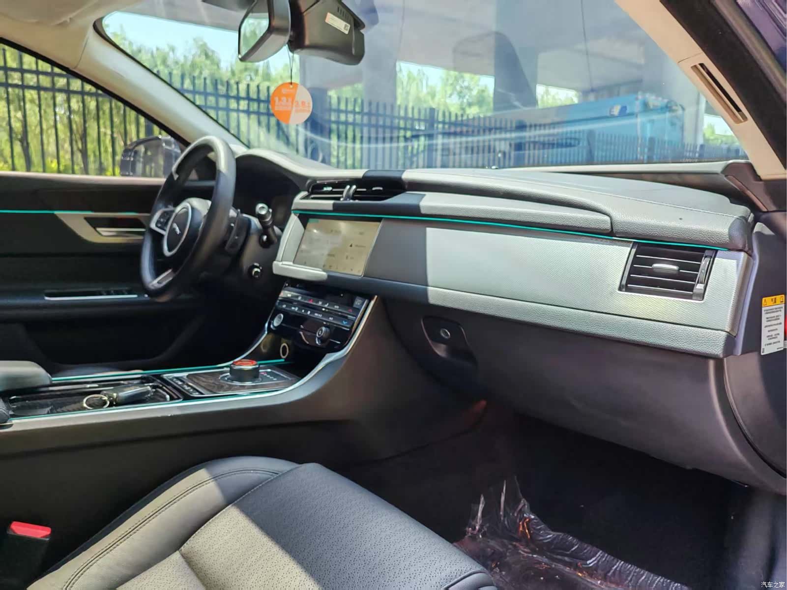 Land Rover XFL, 2018 11