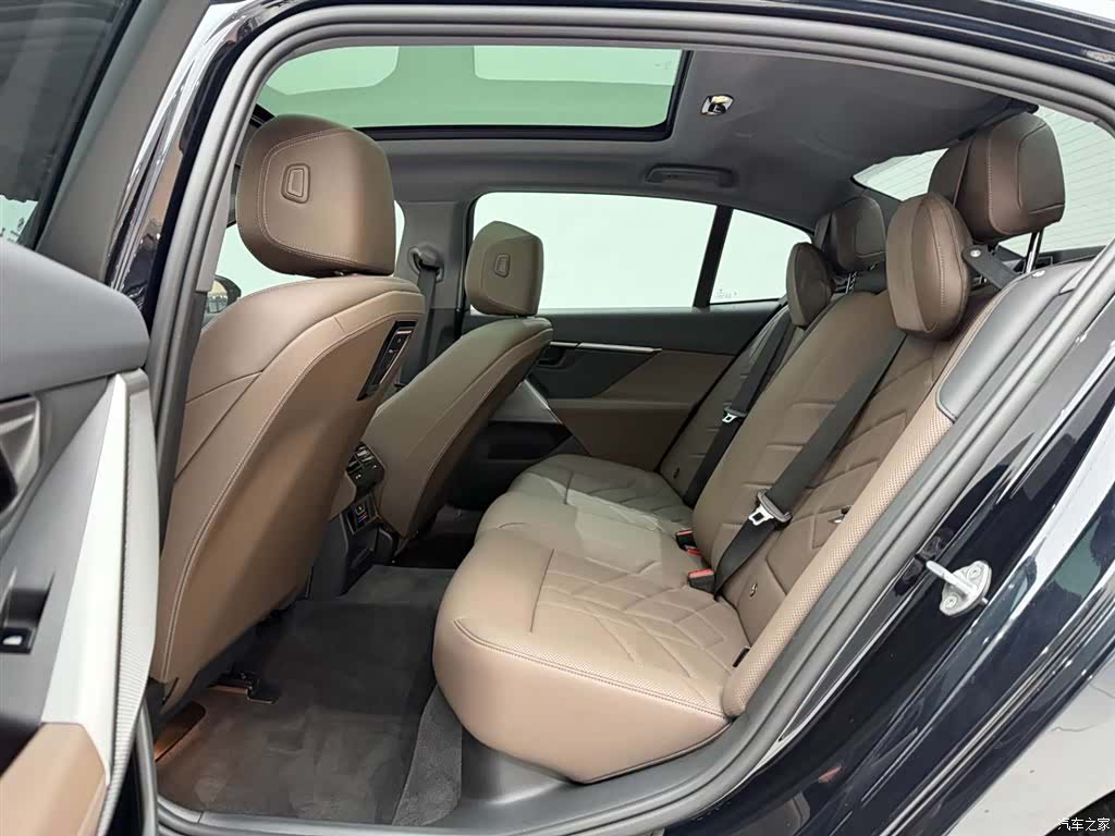 BMW 5 Series, 2025 17